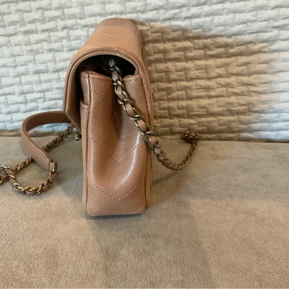 CHANEL Beige Chevron Crossbody Mini Flap Bag - Picture 4 of 13
